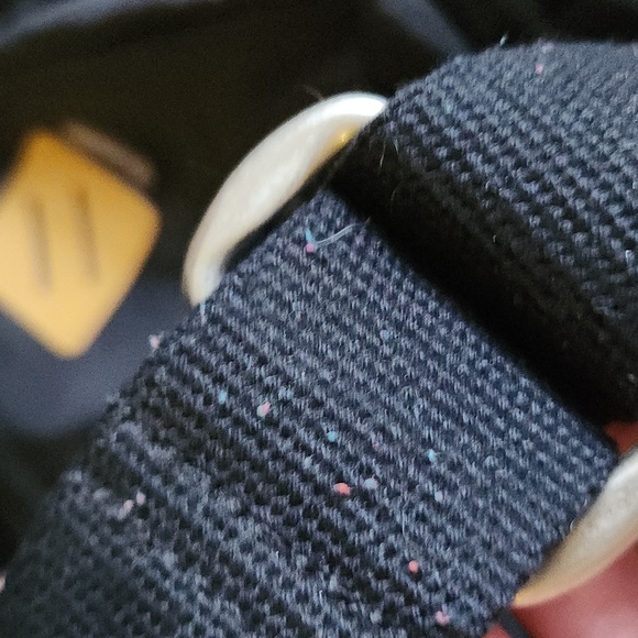 Columbia black unisex cross body bag with adjustable shoulder strap - Picture 9 of 9